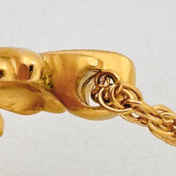 Vintage Trifari Large Gold Tone Pendant and Long Trifari Rope Chain - Picture 5 of 10